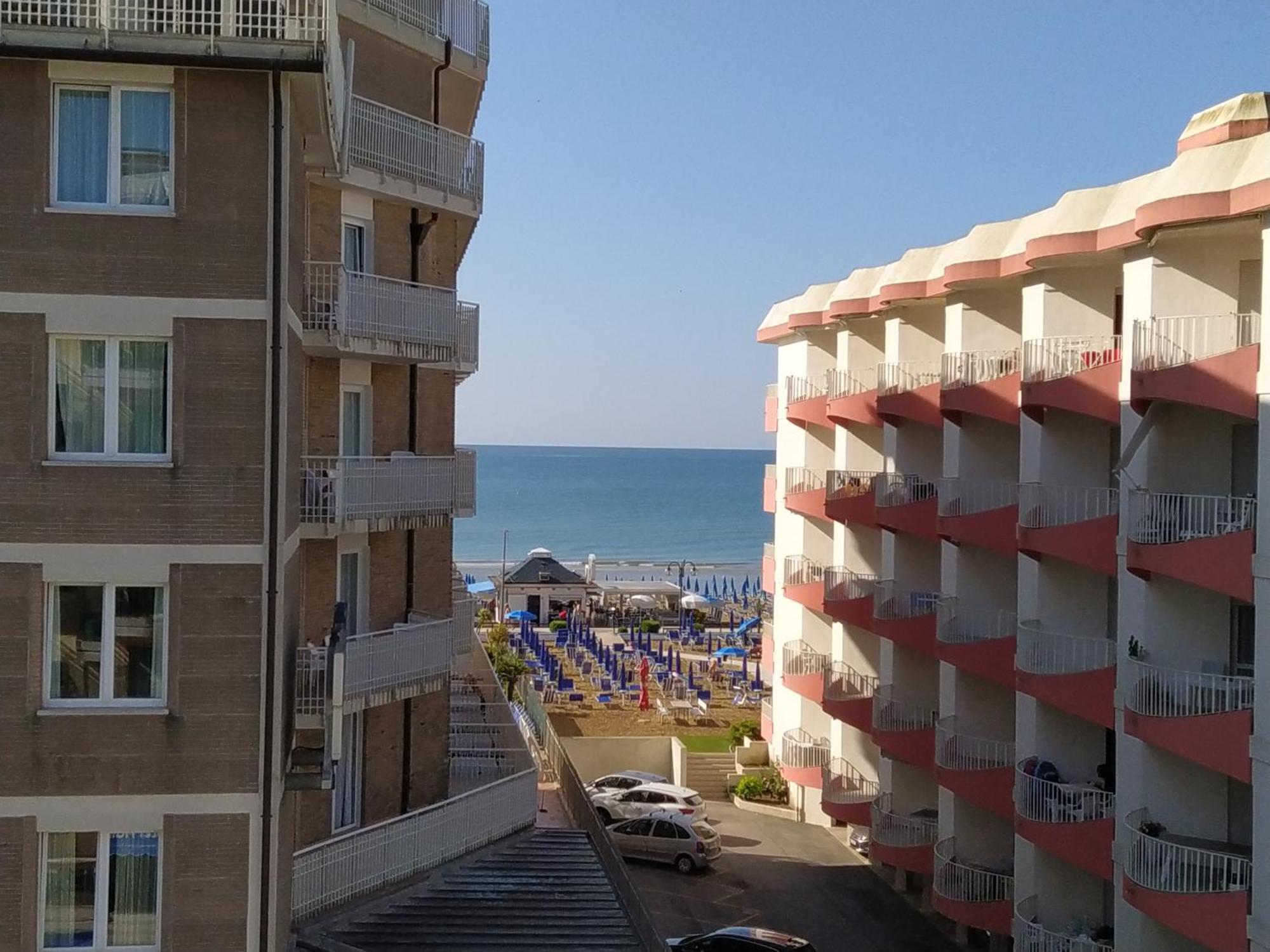 Hotel Halifax Lido di Jesolo Exterior photo